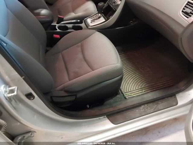 HYUNDAI ELANTRA GLS - 5