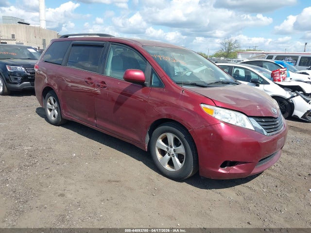 2011 TOYOTA SIENNA LE V6
