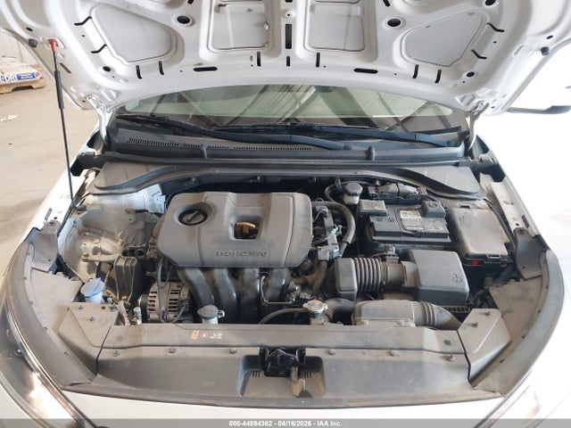 HYUNDAI ELANTRA - 10