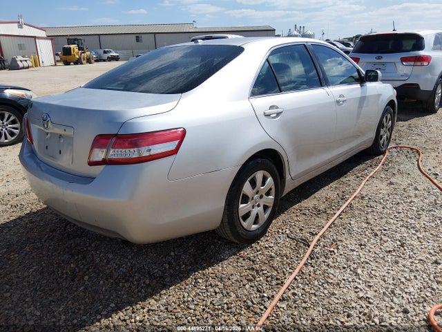 2011 Toyota CAMRY — фото 4