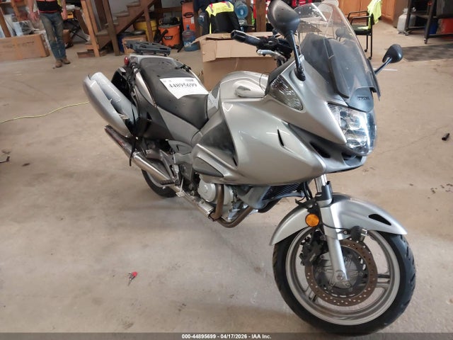 2010 HONDA NT700 V