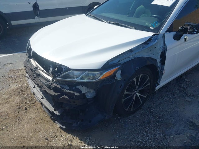 صورة 6 لـ 2019 Toyota CAMRY HYBRID SE