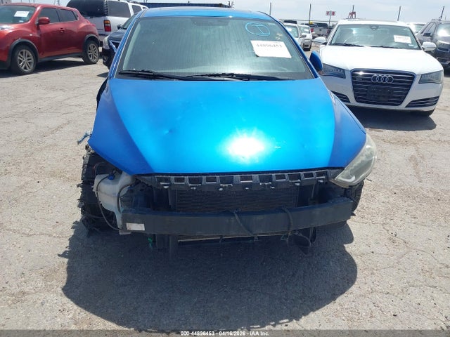 HYUNDAI ELANTRA VALUE EDITION - 6