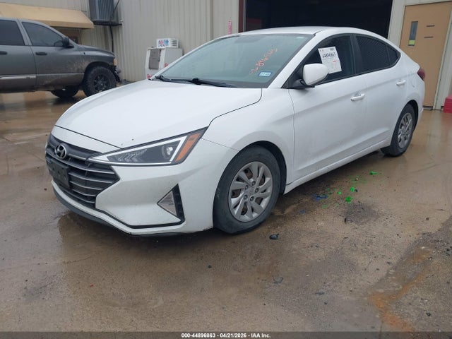 HYUNDAI ELANTRA SE - 2