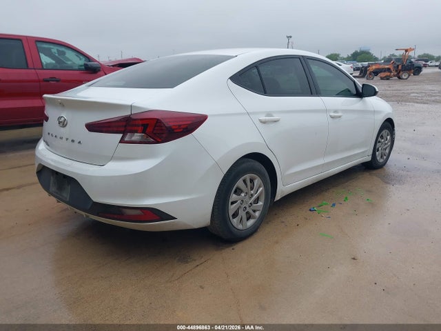 HYUNDAI ELANTRA SE - 4