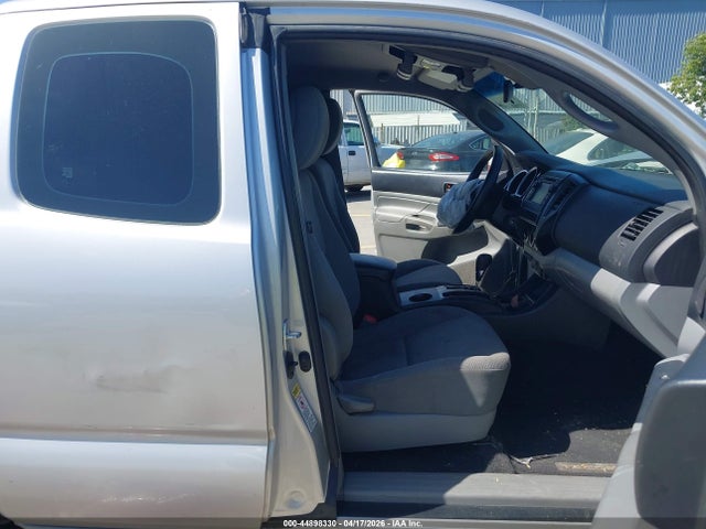 2013 Toyota TACOMA photo 5