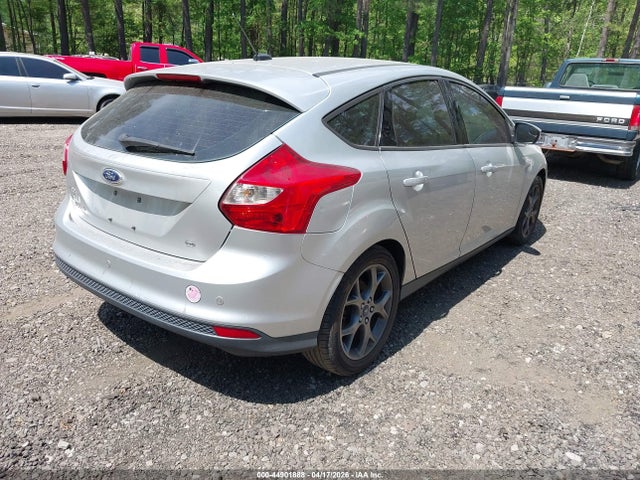 FORD FOCUS SE - 4