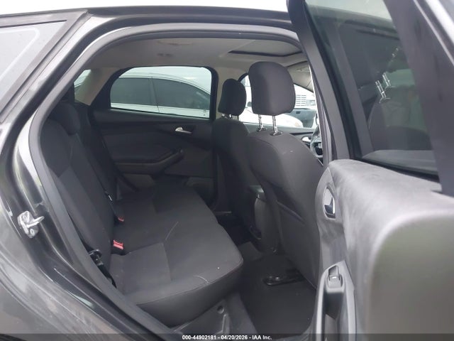FORD FOCUS SE - 8