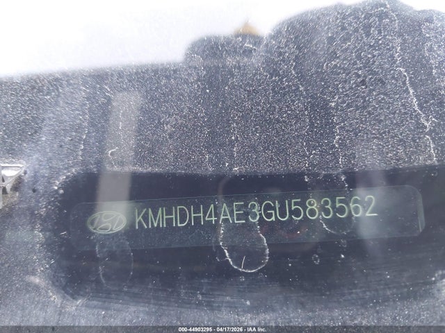 HYUNDAI ELANTRA SE - 9