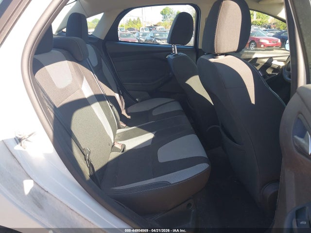 FORD FOCUS SE - 8