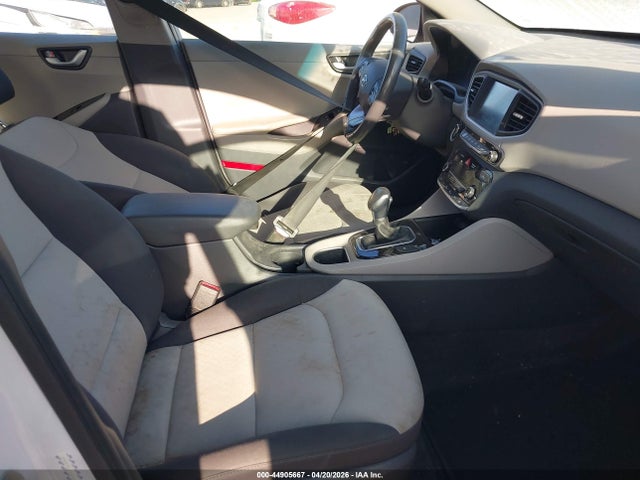 HYUNDAI IONIQ HYBRID SEL - 5