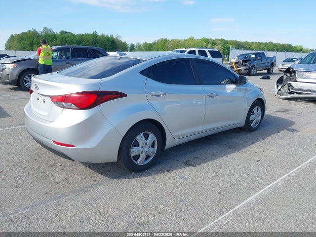 HYUNDAI ELANTRA SE - 4