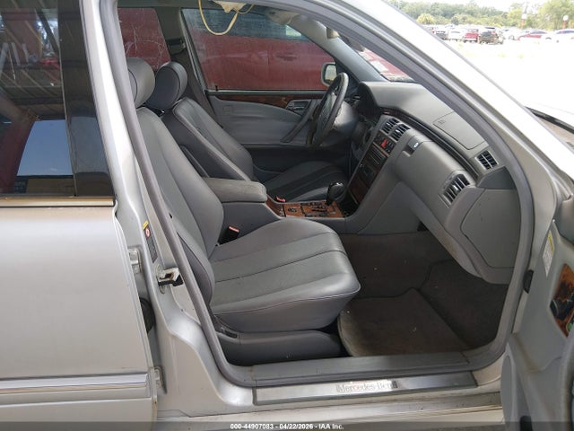 MERCEDES-BENZ E-CLASS - 5