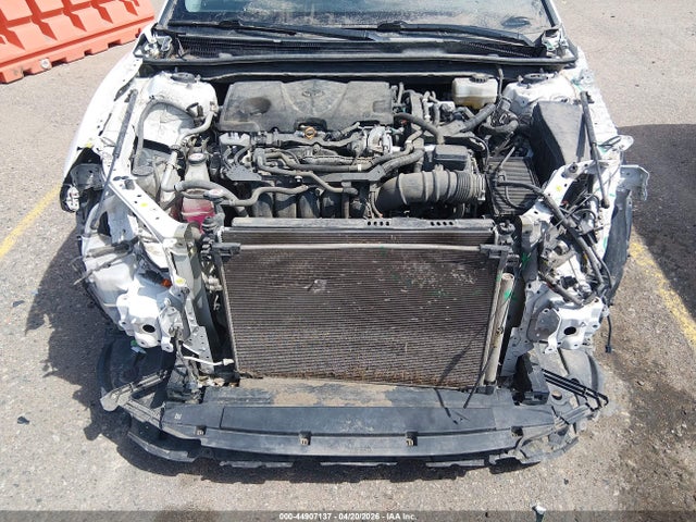 2019 Toyota CAMRY HYBRID LE photo 6
