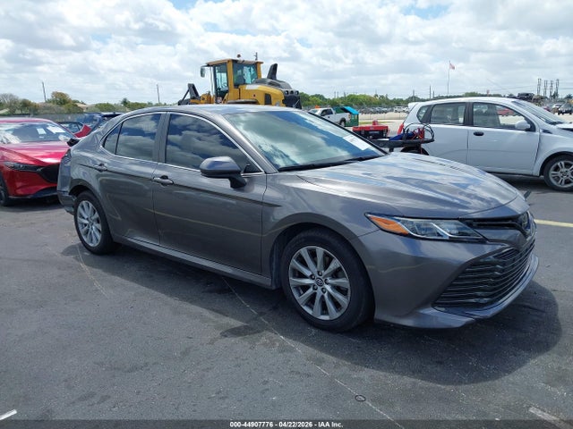 2020 Toyota CAMRY LE 照片 1