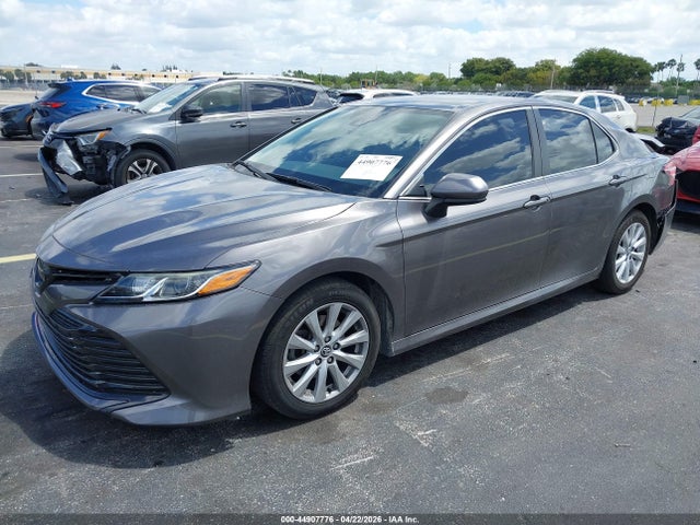 2020 Toyota CAMRY LE 照片 2