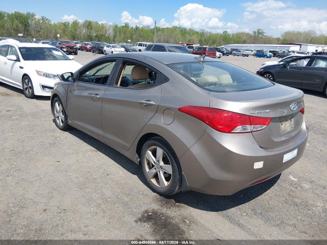 HYUNDAI ELANTRA GLS - 3