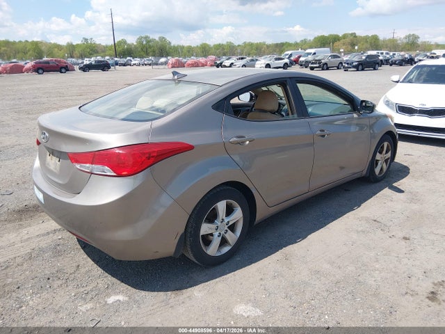 HYUNDAI ELANTRA GLS - 4