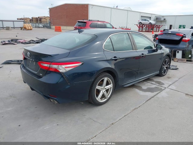 2019 Toyota CAMRY SE photo 4
