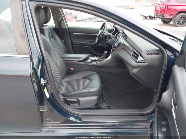 2019 Toyota CAMRY SE photo 5