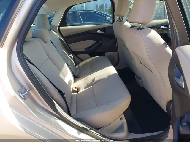 FORD FOCUS SE - 8