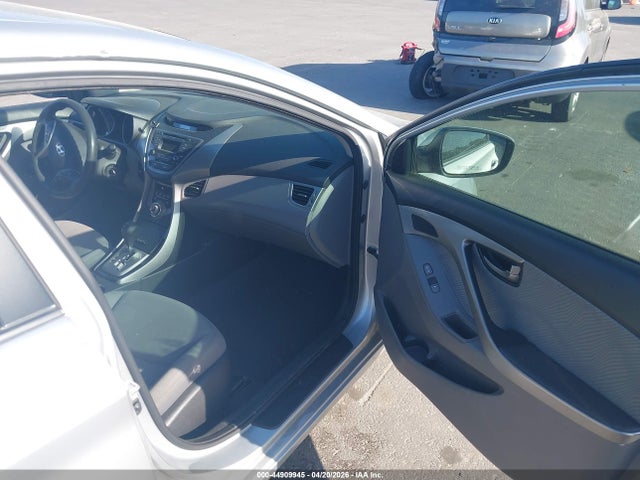 HYUNDAI ELANTRA GLS - 5