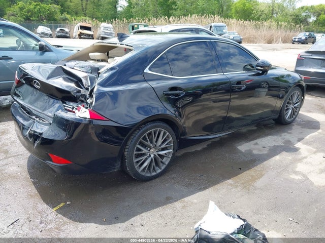 2015 Lexus IS 250 — фото 4