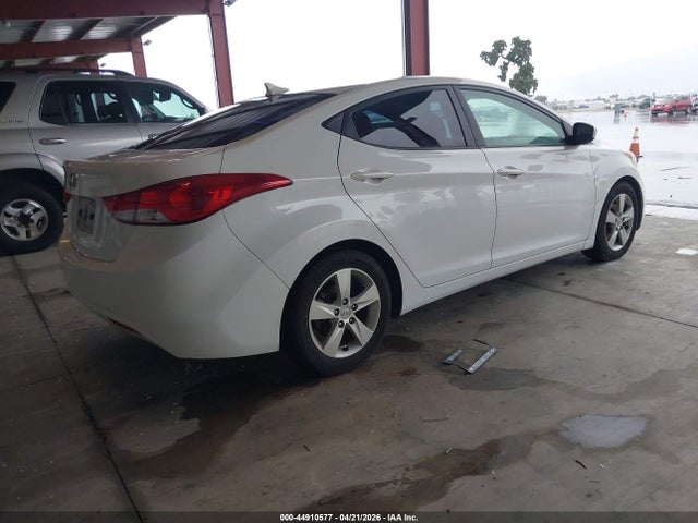 HYUNDAI ELANTRA GLS - 4