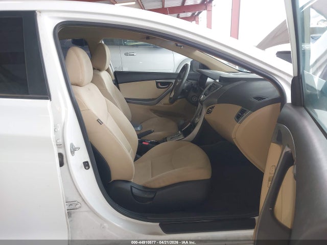 HYUNDAI ELANTRA GLS - 5