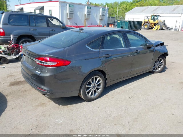 FORD FUSION SE - 4