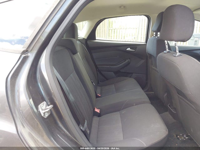 FORD FOCUS SE - 8