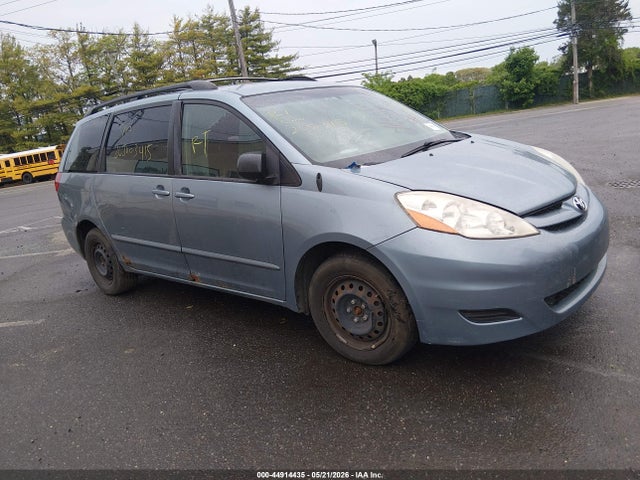 2009 TOYOTA SIENNA CE