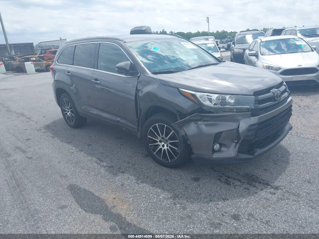 2018 TOYOTA HIGHLANDE SE