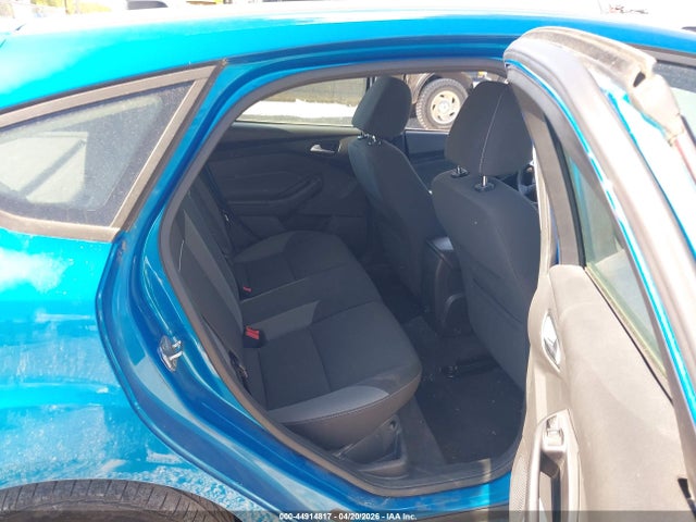 FORD FOCUS SE - 8