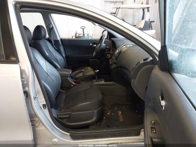 HYUNDAI ELANTRA TOURING SE - 5