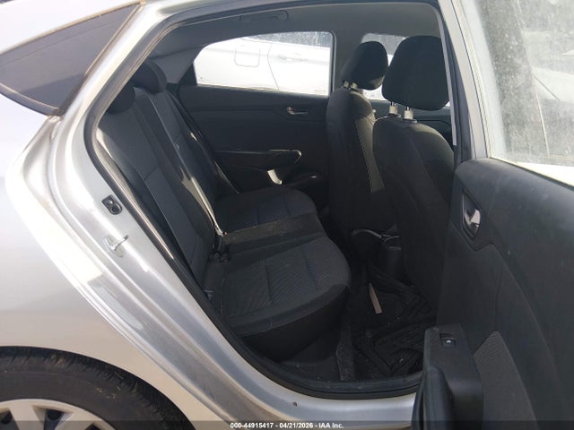 HYUNDAI ACCENT SE - 8