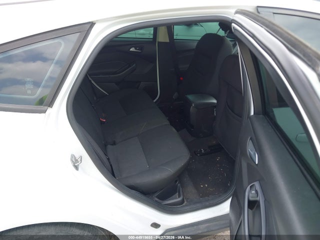 FORD FOCUS SE - 8