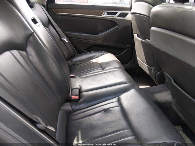 HYUNDAI GENESIS 3.8 - 8