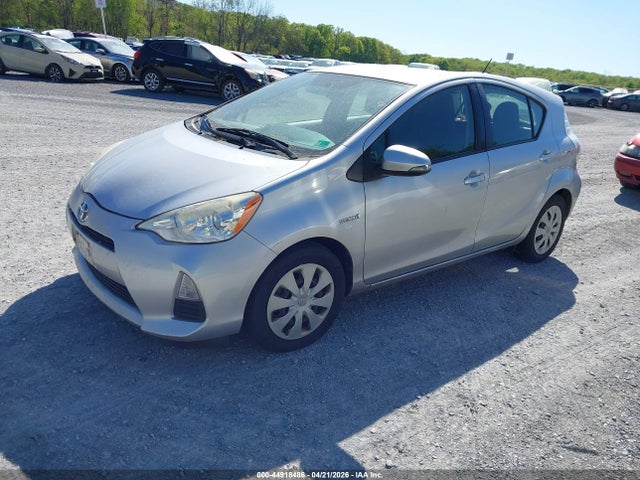 TOYOTA PRIUS C - 2