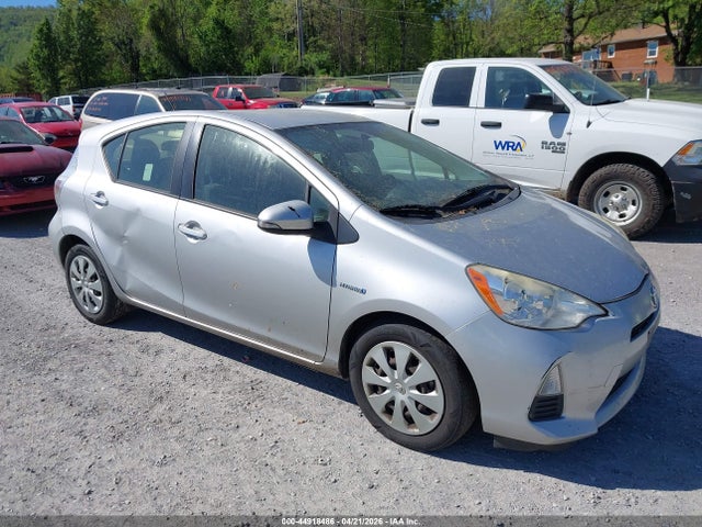 TOYOTA PRIUS C - 6