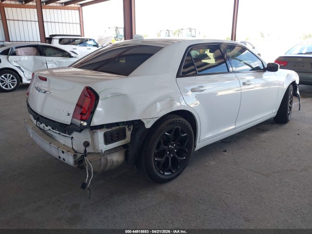 صورة 4 لـ 2016 Chrysler 300 300S