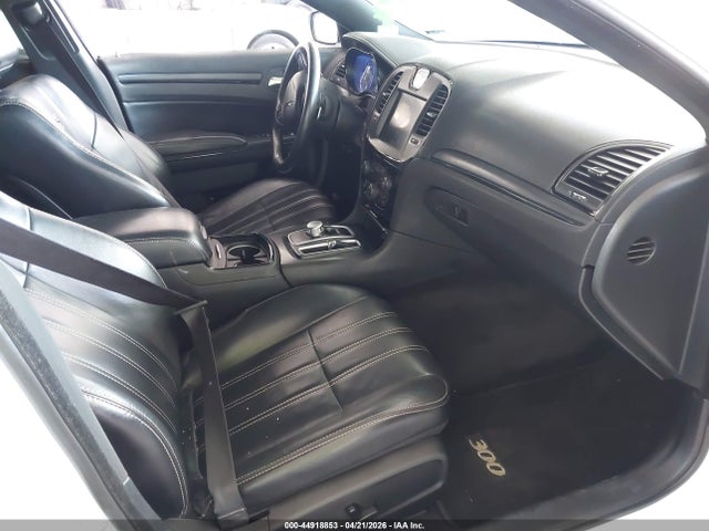صورة 5 لـ 2016 Chrysler 300 300S
