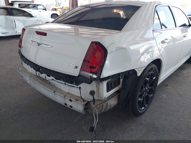 صورة 6 لـ 2016 Chrysler 300 300S