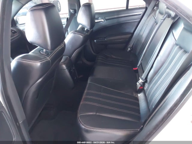 صورة 8 لـ 2016 Chrysler 300 300S