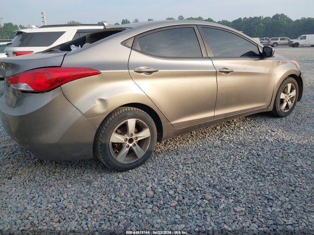 HYUNDAI ELANTRA GLS - 4