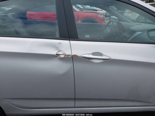 HYUNDAI ACCENT SE - 6