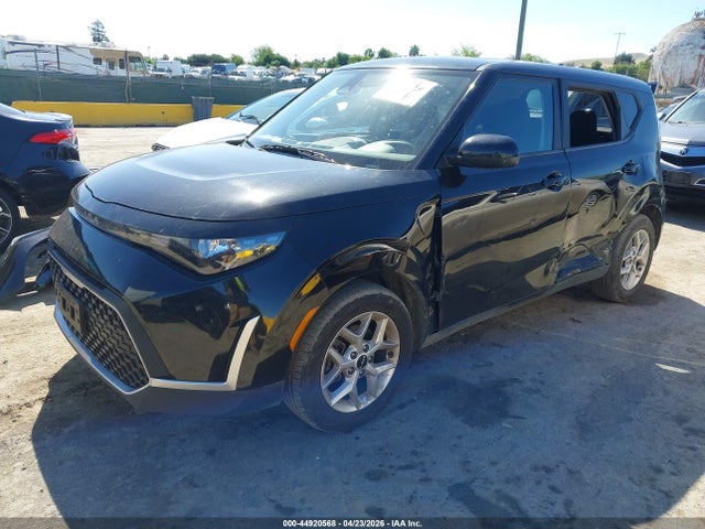 2023 KIA SOUL LX photo 2