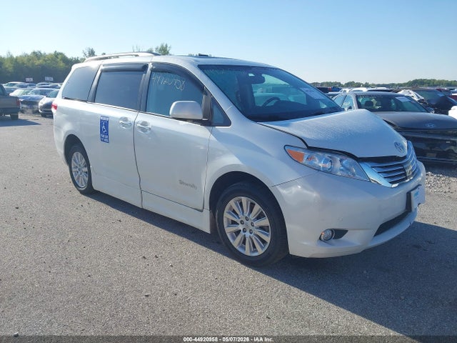 2011 TOYOTA SIENNA LIMITED V6