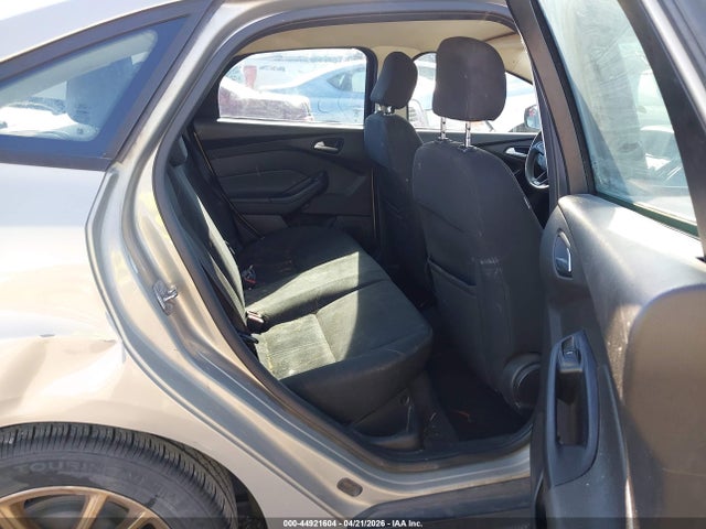 FORD FOCUS SE - 8