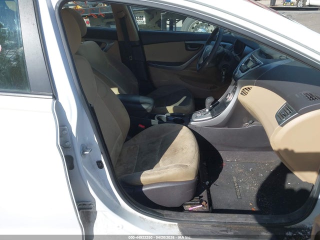 HYUNDAI ELANTRA GLS - 5